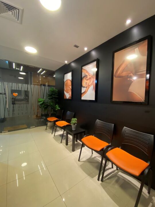 Clínica KDerma - Entrada Int (Vert)_01_Opt