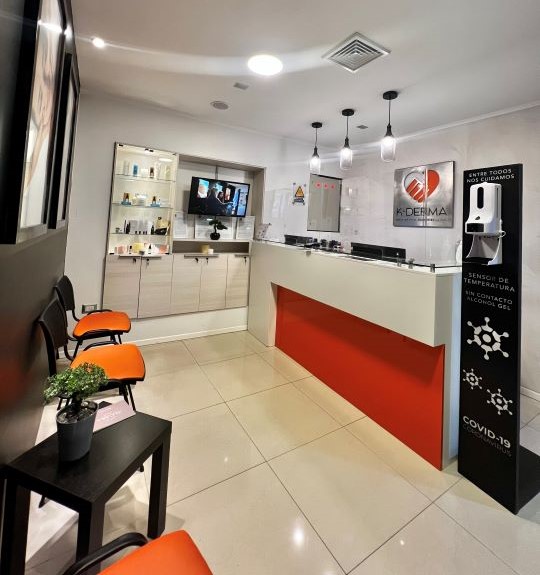 Clínica KDerma - Recepción (Vert)_Opti